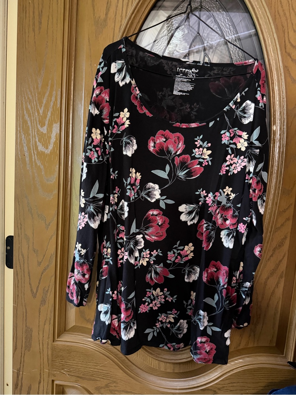 Terra & Sky Black Floral Scoop Neck Tunic Top